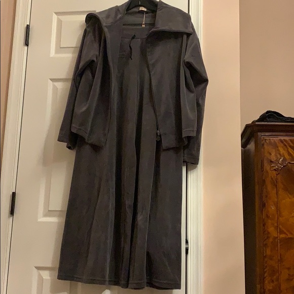 Track suit - Picture 4 of 4